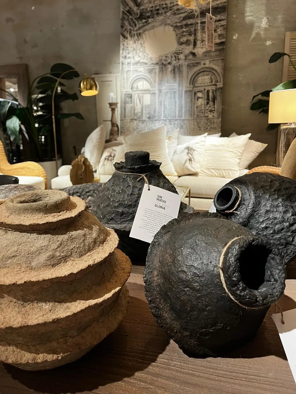 Piezas de SIN HUEVO NO HAY GLORIA exhibidas en Paul French Gallery, Buenos Aires